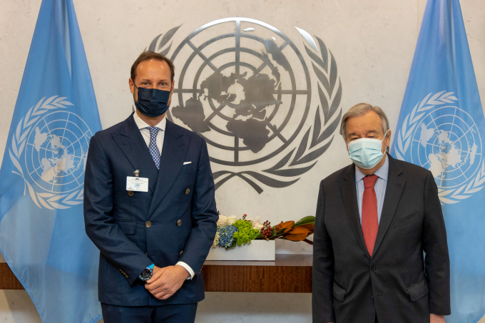 Kronprinsen og utenriksminister Anniken Huitfeldt innledet besøket til USA med å møte FNs generalsekretær Antonio Guterres. (Foto: Den norske FN-delegasjonen / Pontus Höök)